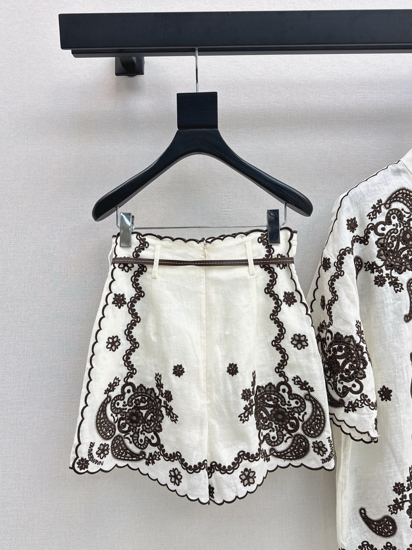 Zimm 25ss linen embroidered short