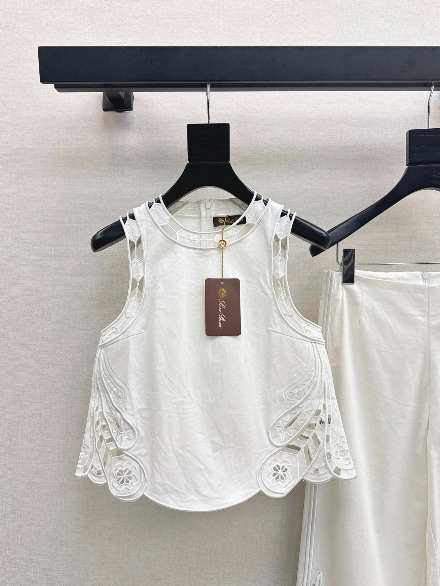 Loro 25ss embroidered hollow suit