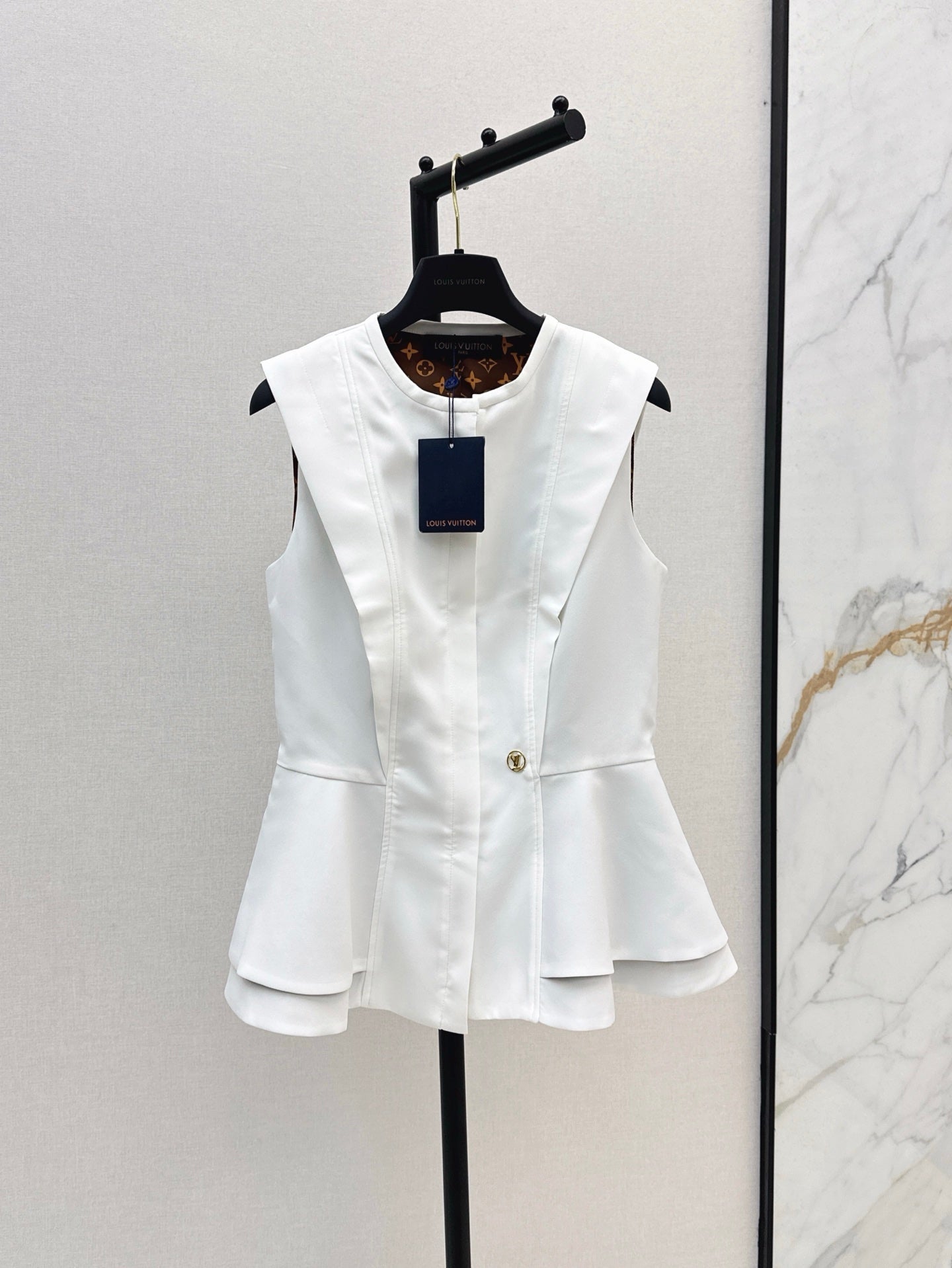 Louis 25ss sleeveless shirt