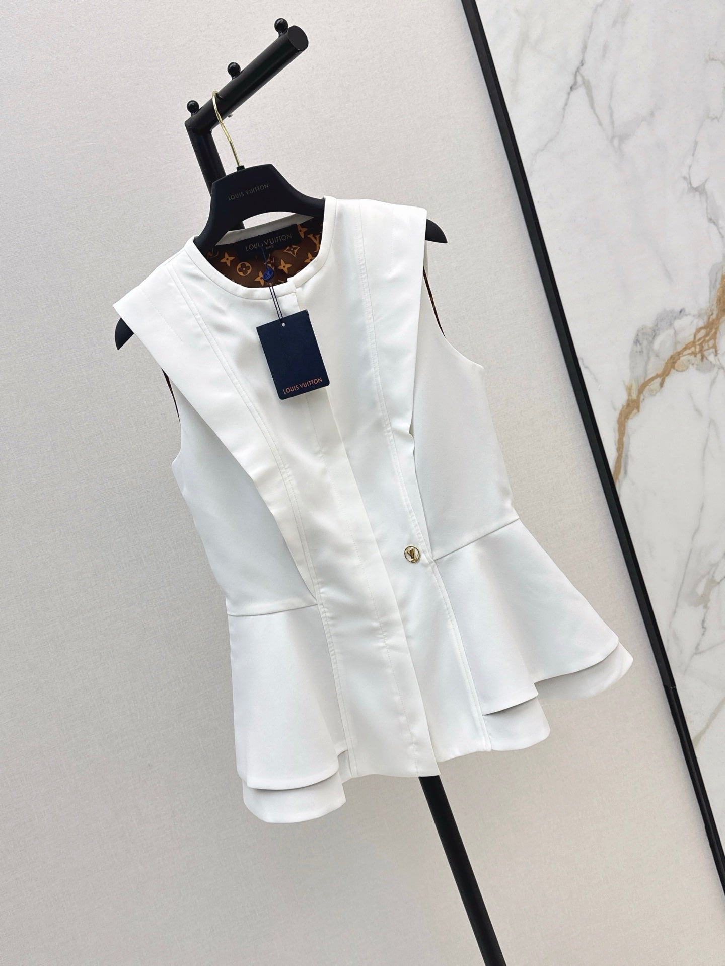Louis 25ss sleeveless shirt