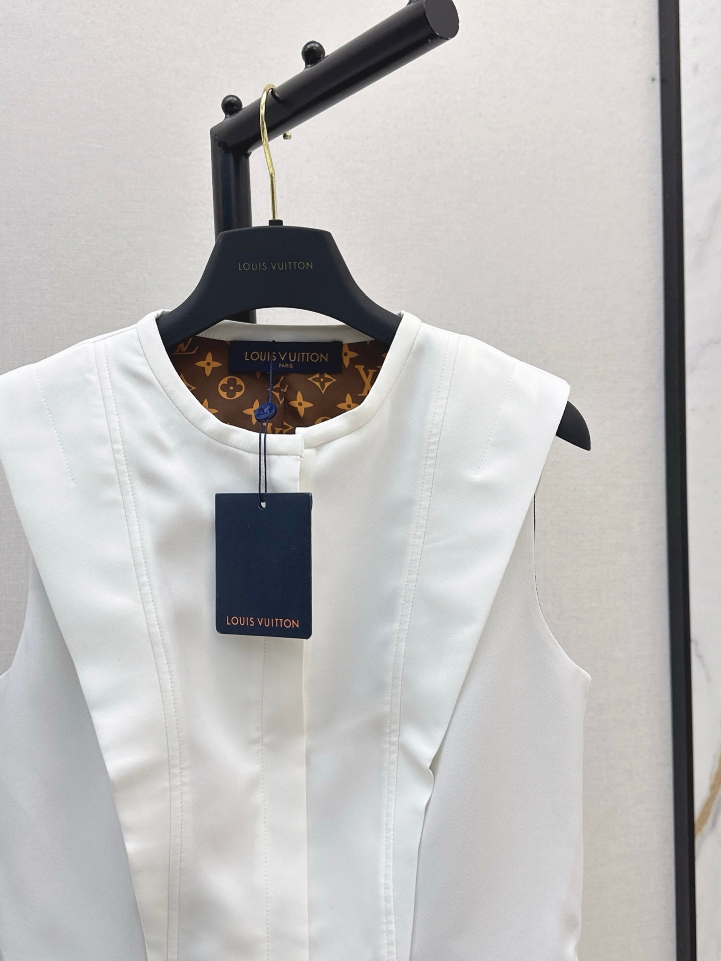 Louis 25ss sleeveless shirt