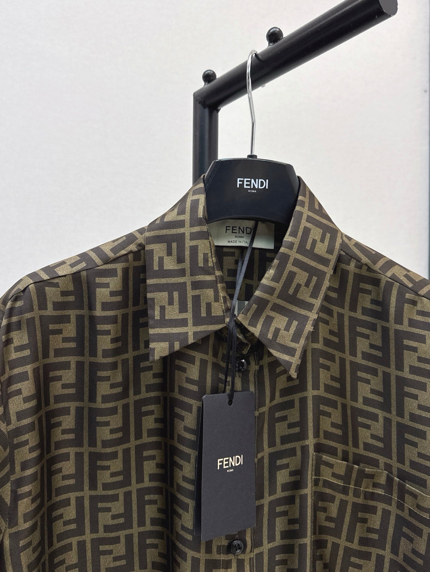 Fend 25ss silk crop shirt