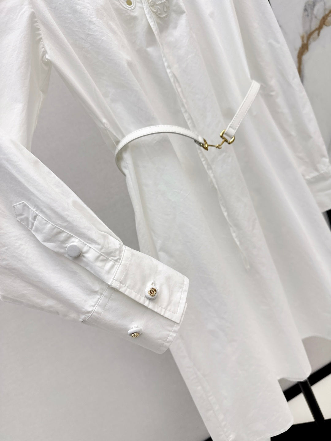 Guc 25ss V-neck shirt