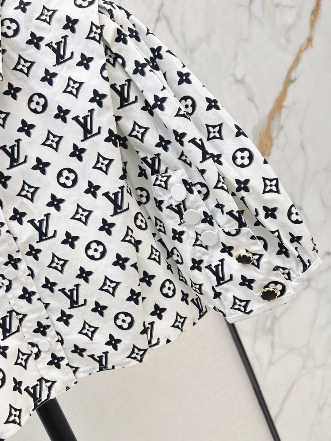 Louis 25ss crop shirt