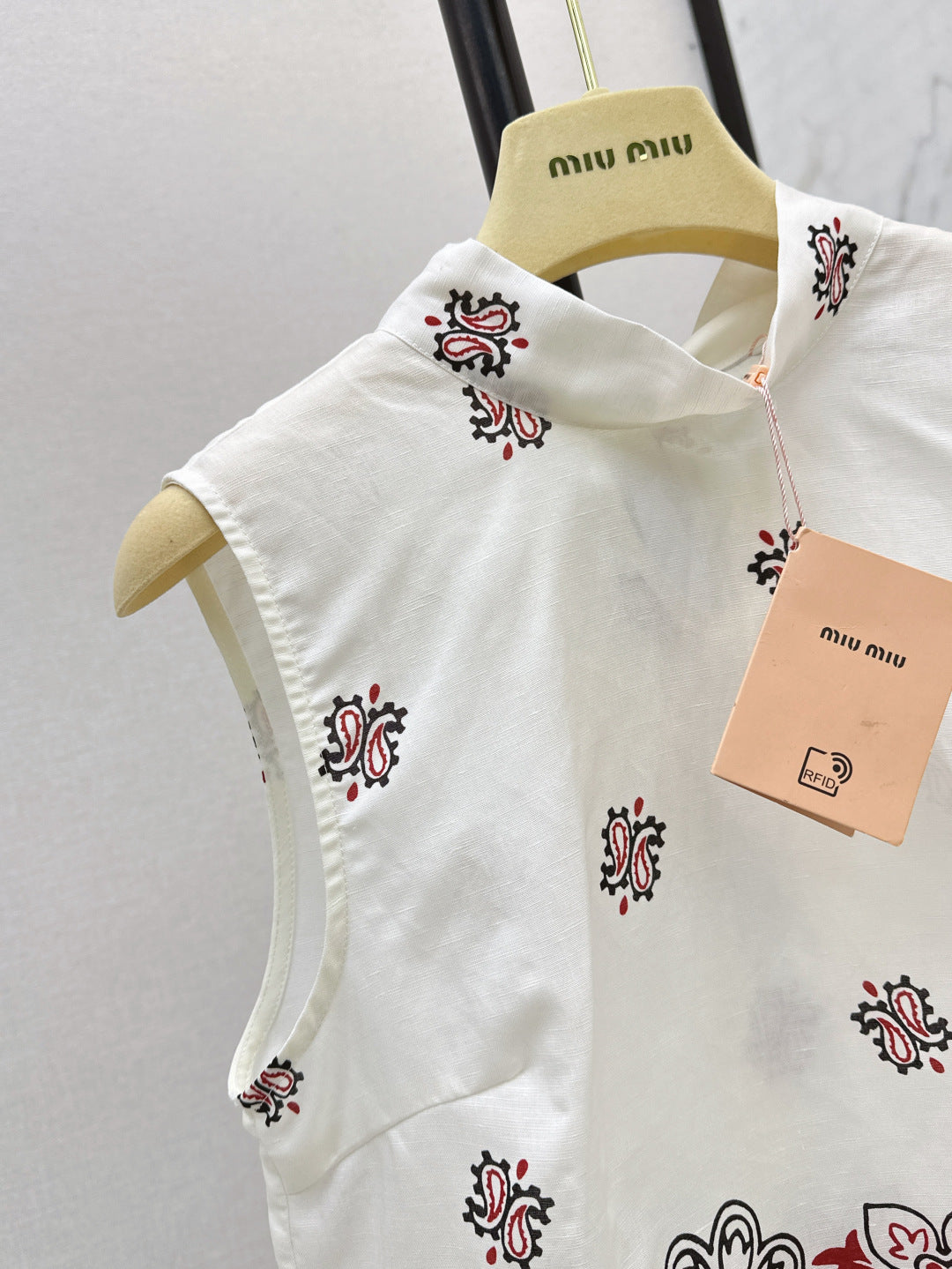 Miu 25ss linen vest