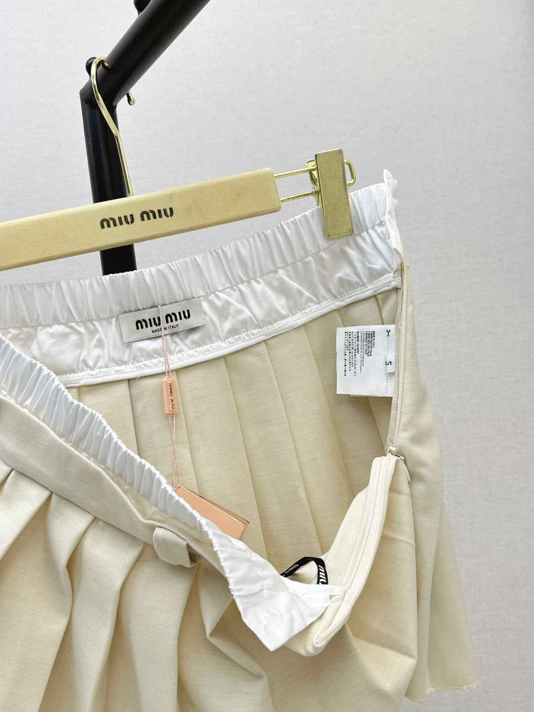 Miu 25ss pleated skirt