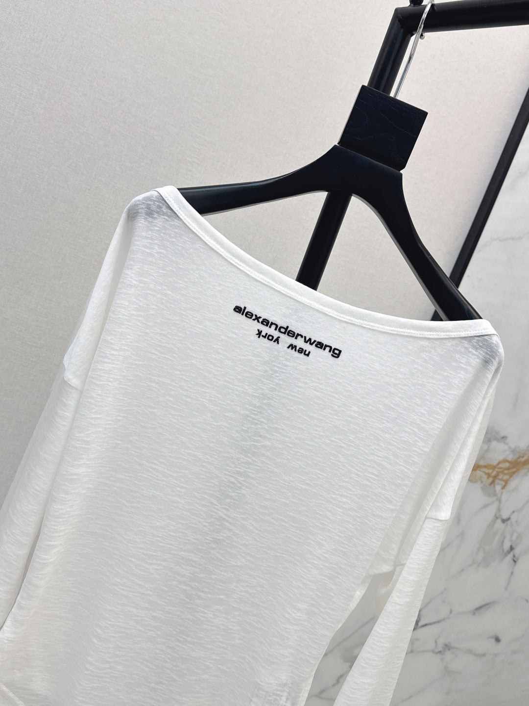 Wang 25ss off-shoulder shirt