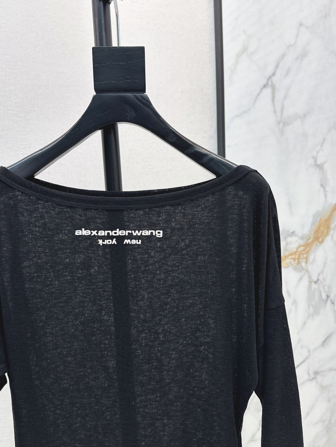 Wang 25ss off-shoulder shirt