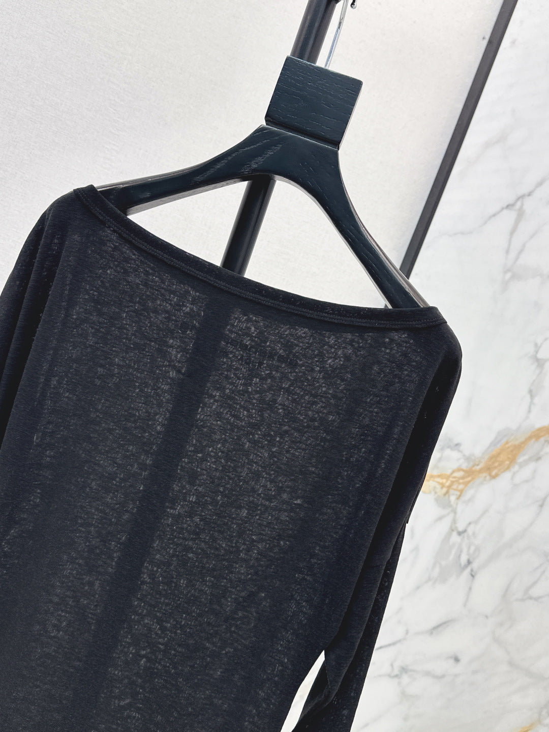 Wang 25ss off-shoulder shirt