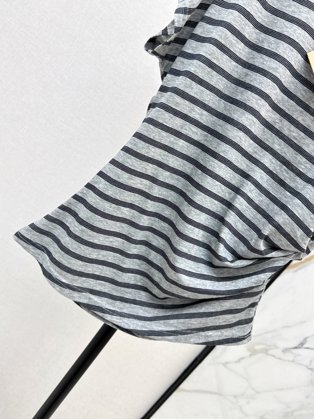 Miu 25ss off-shoulder t-shirt