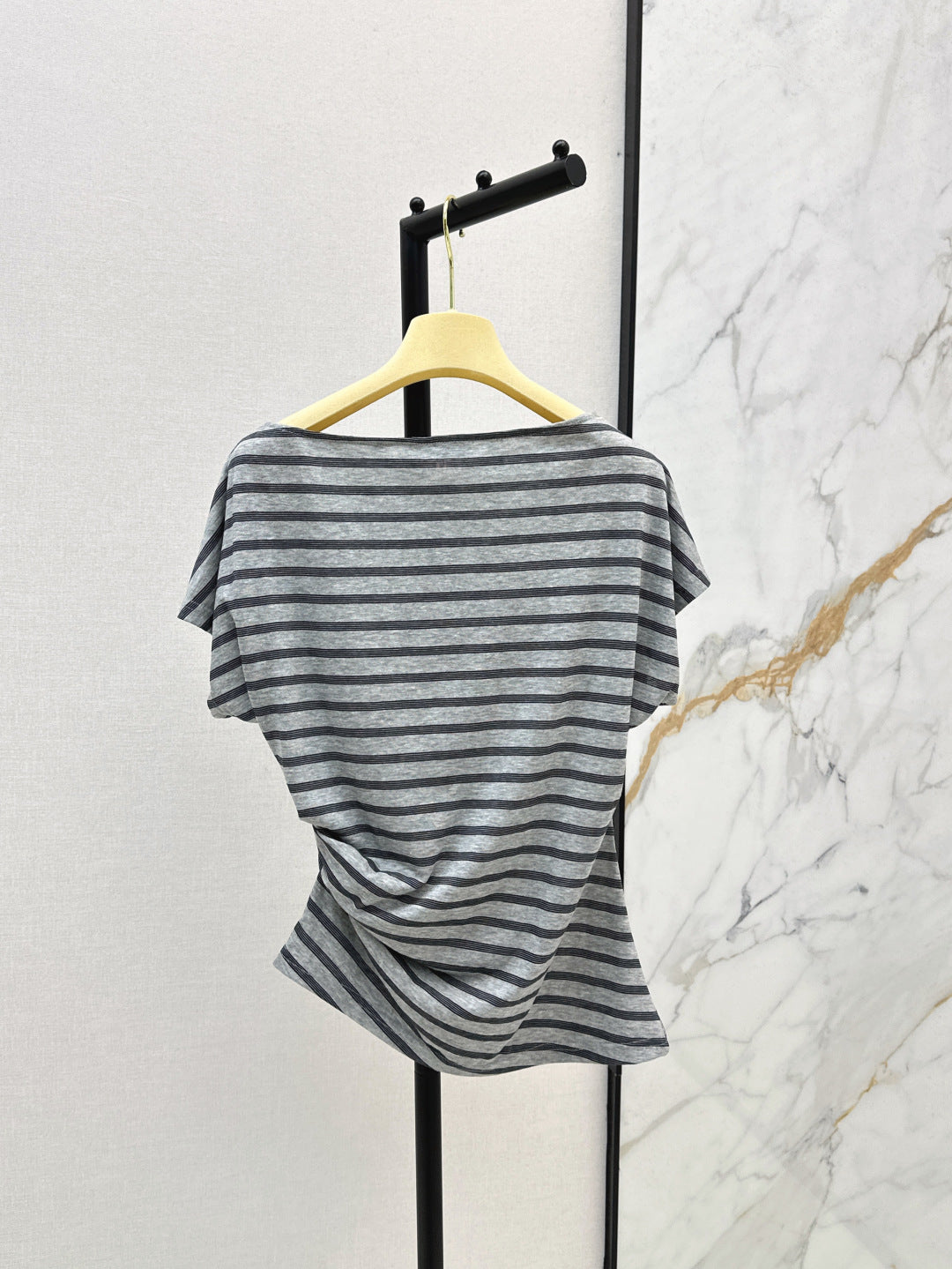 Miu 25ss off-shoulder t-shirt
