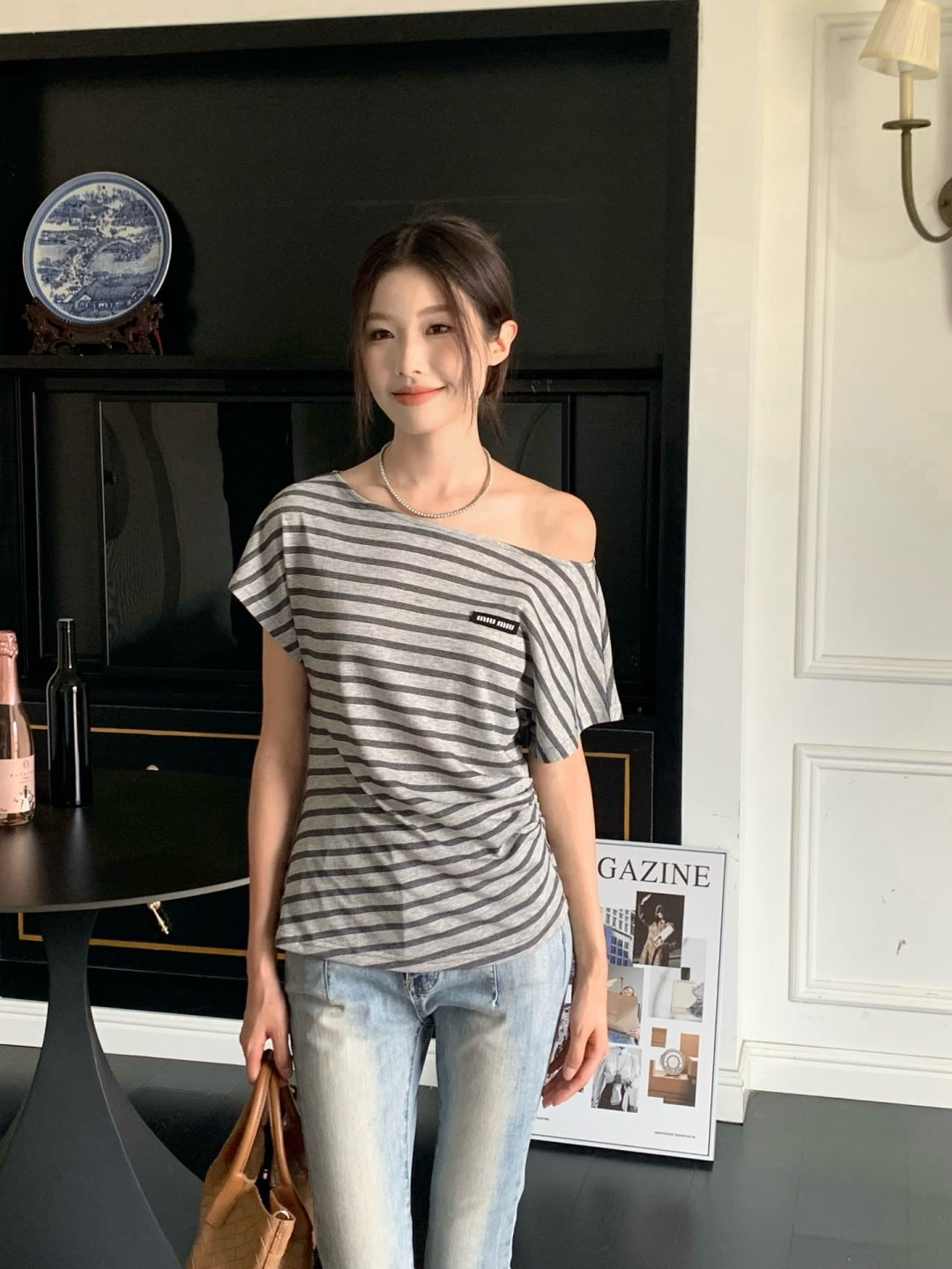 Miu 25ss off-shoulder t-shirt