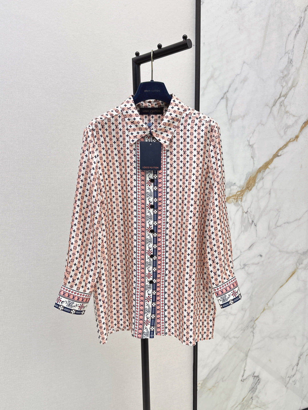 Louis 25ss silk shirt