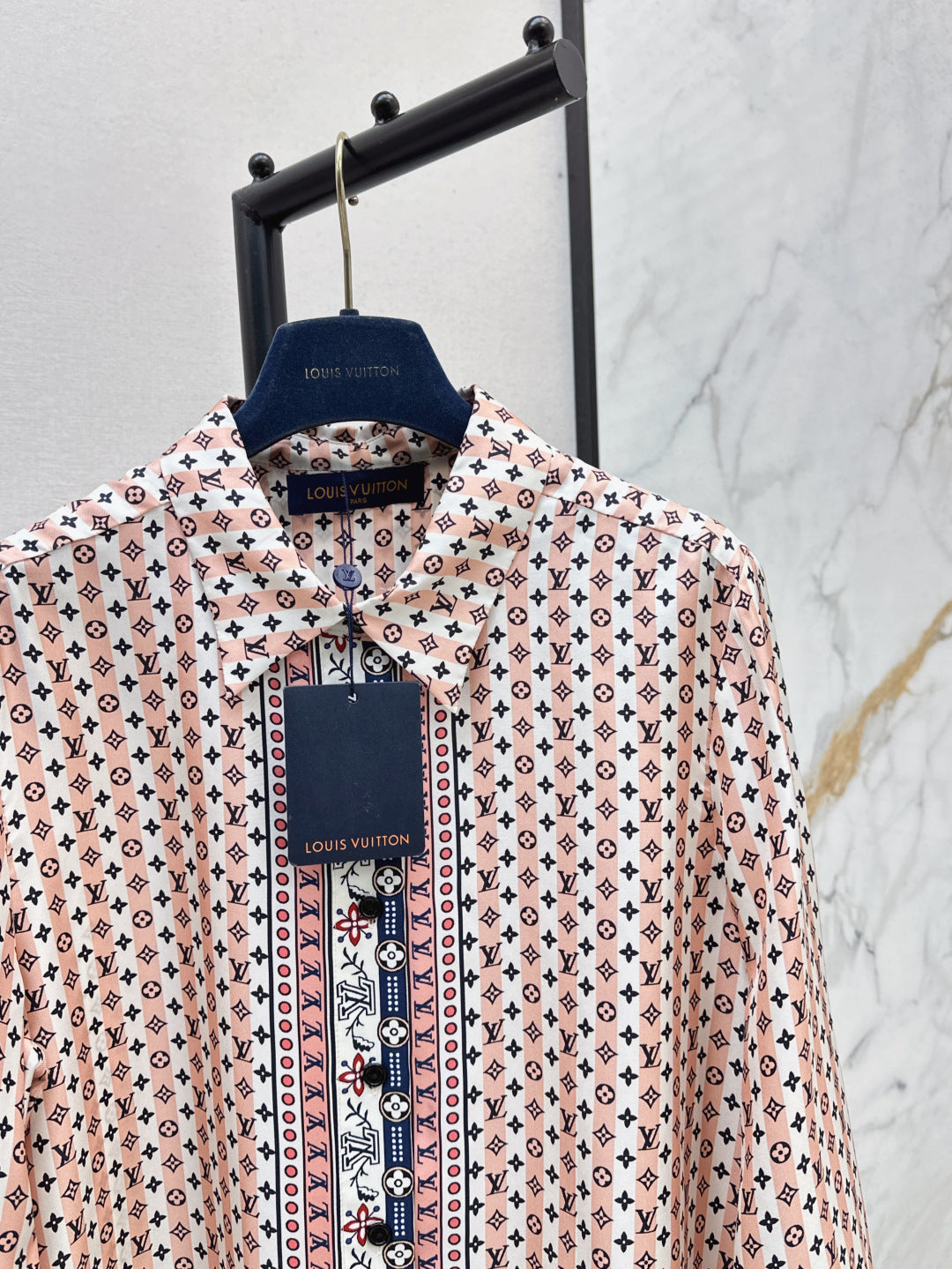 Louis 25ss silk shirt