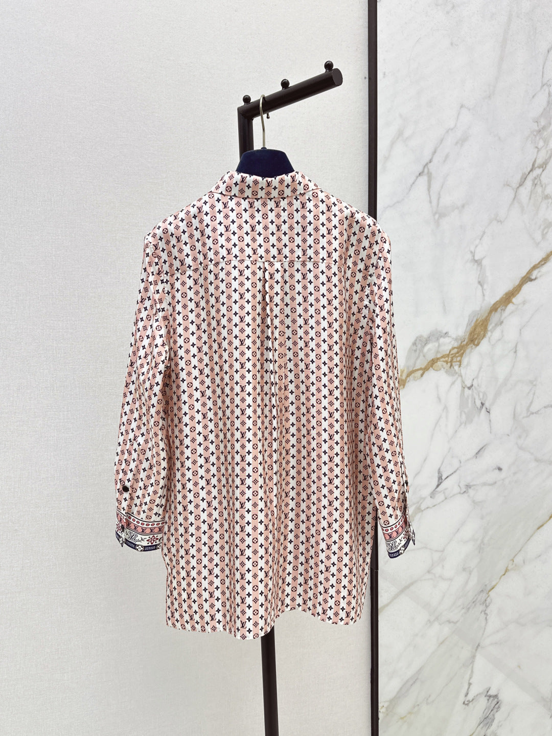 Louis 25ss silk shirt