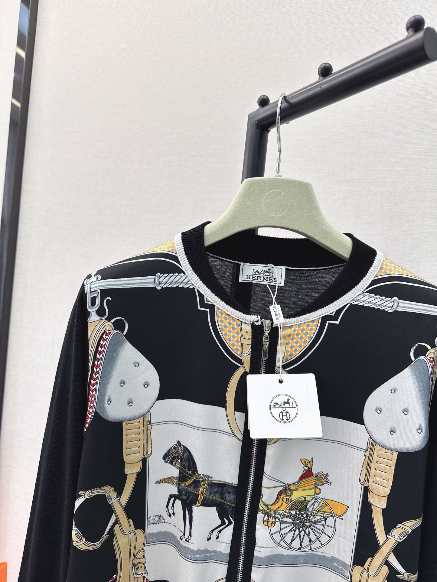 Herm 25ss print knit shirt