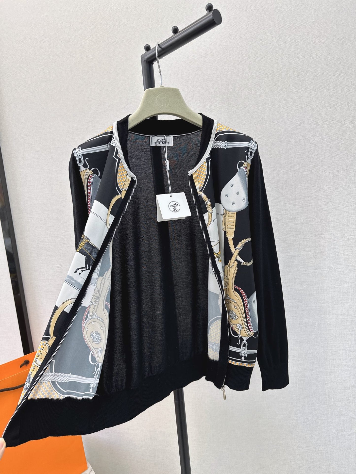Herm 25ss print knit shirt