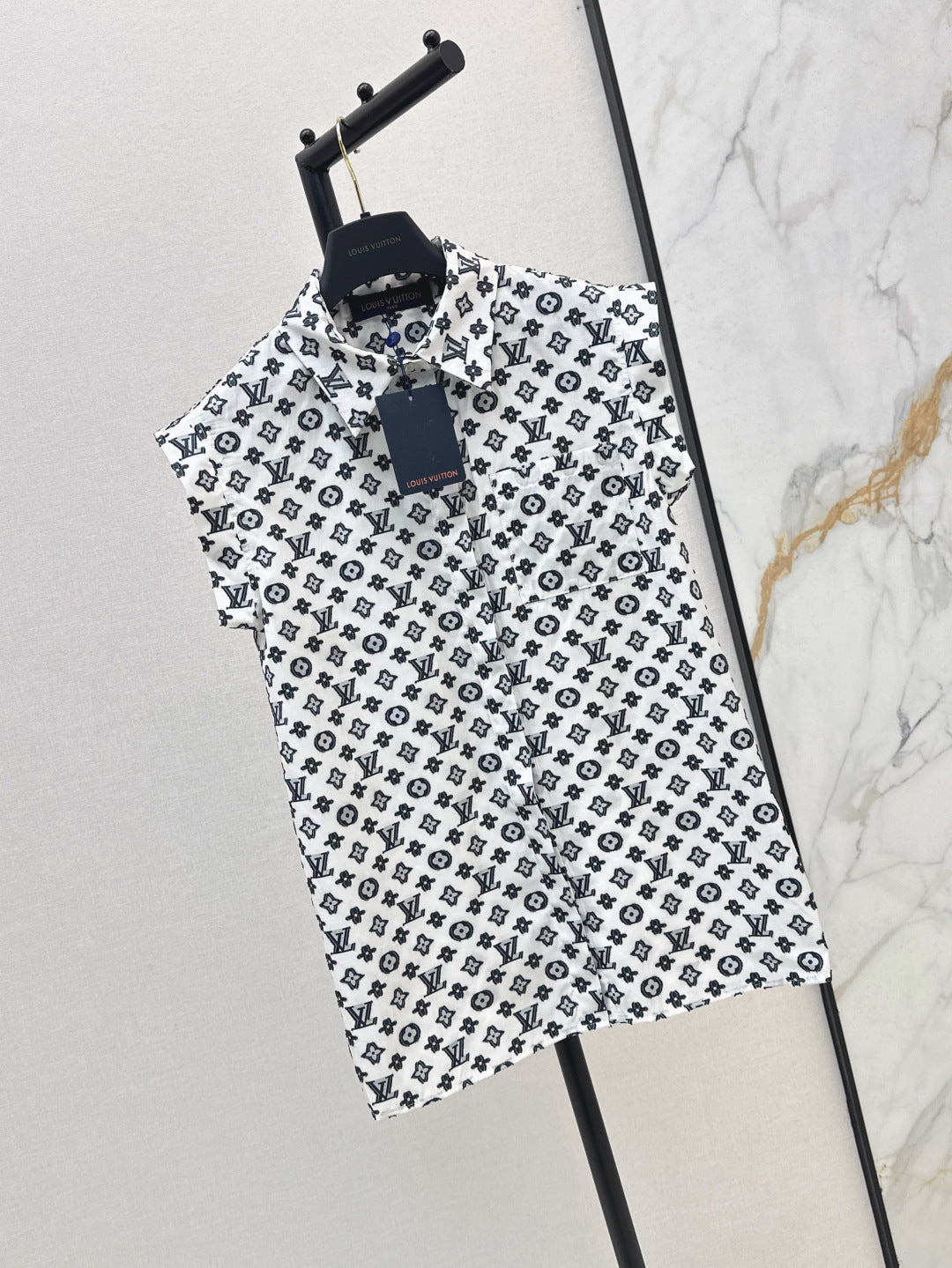 Louis 25ss sleeveless shirt