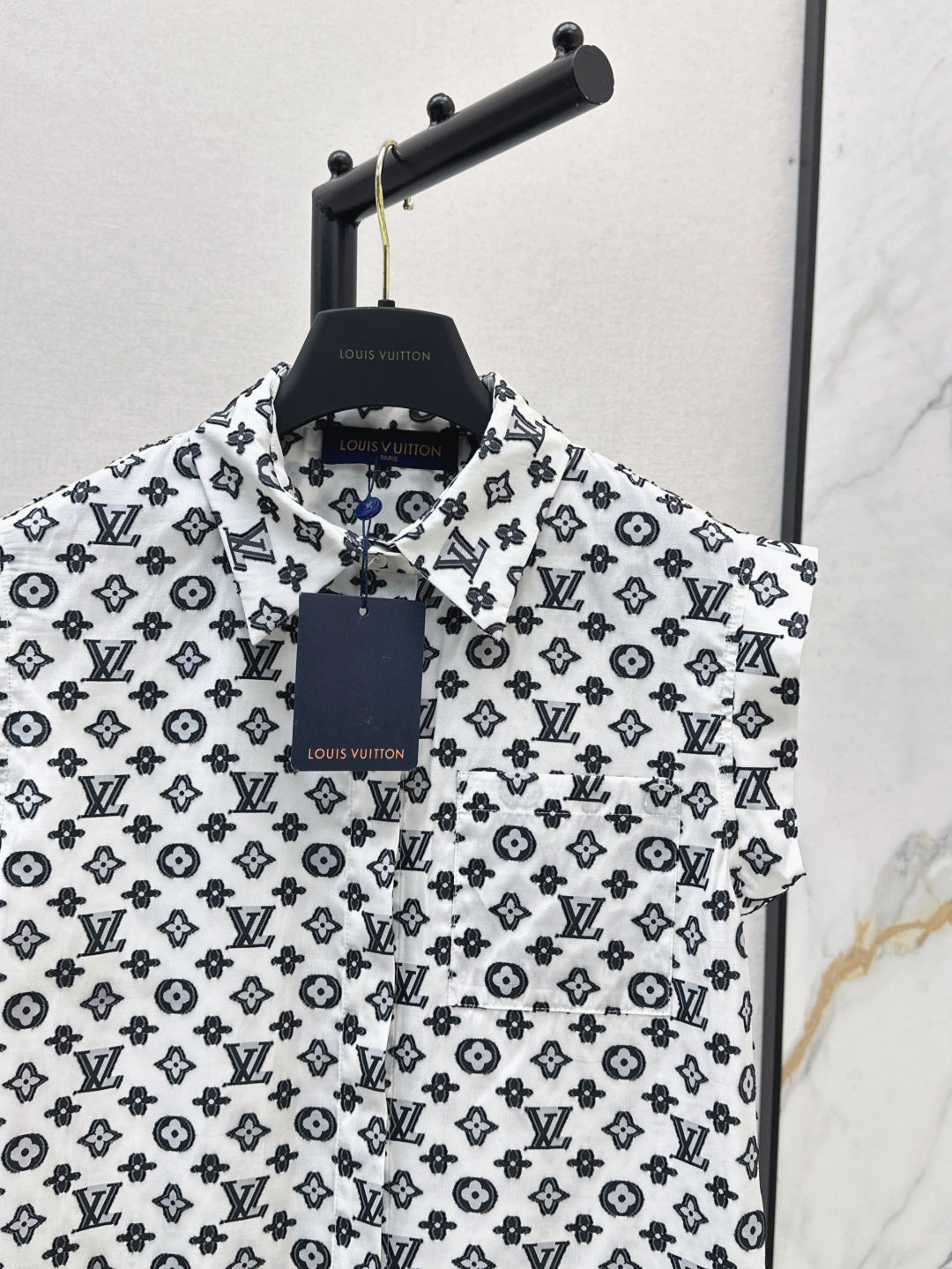 Louis 25ss sleeveless shirt