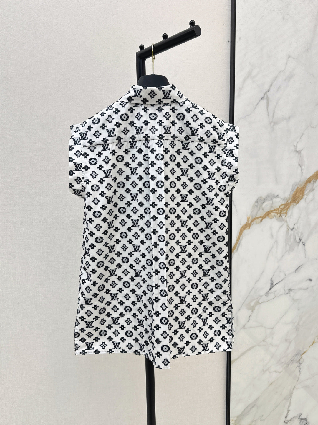 Louis 25ss sleeveless shirt