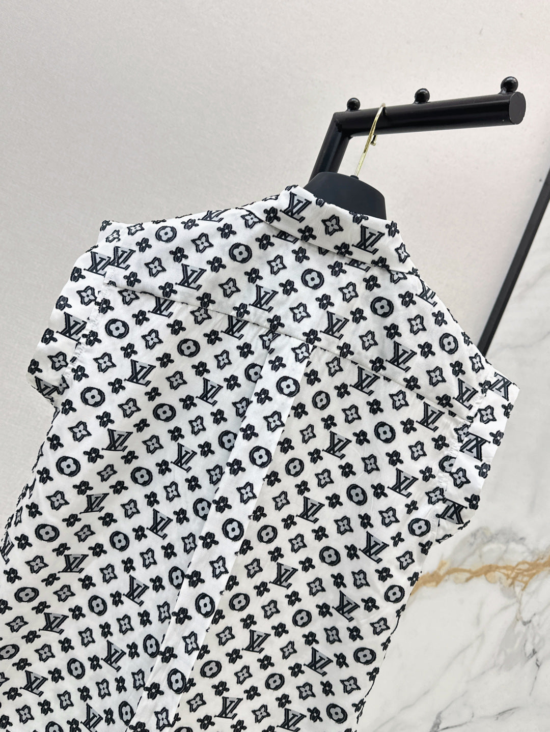 Louis 25ss sleeveless shirt