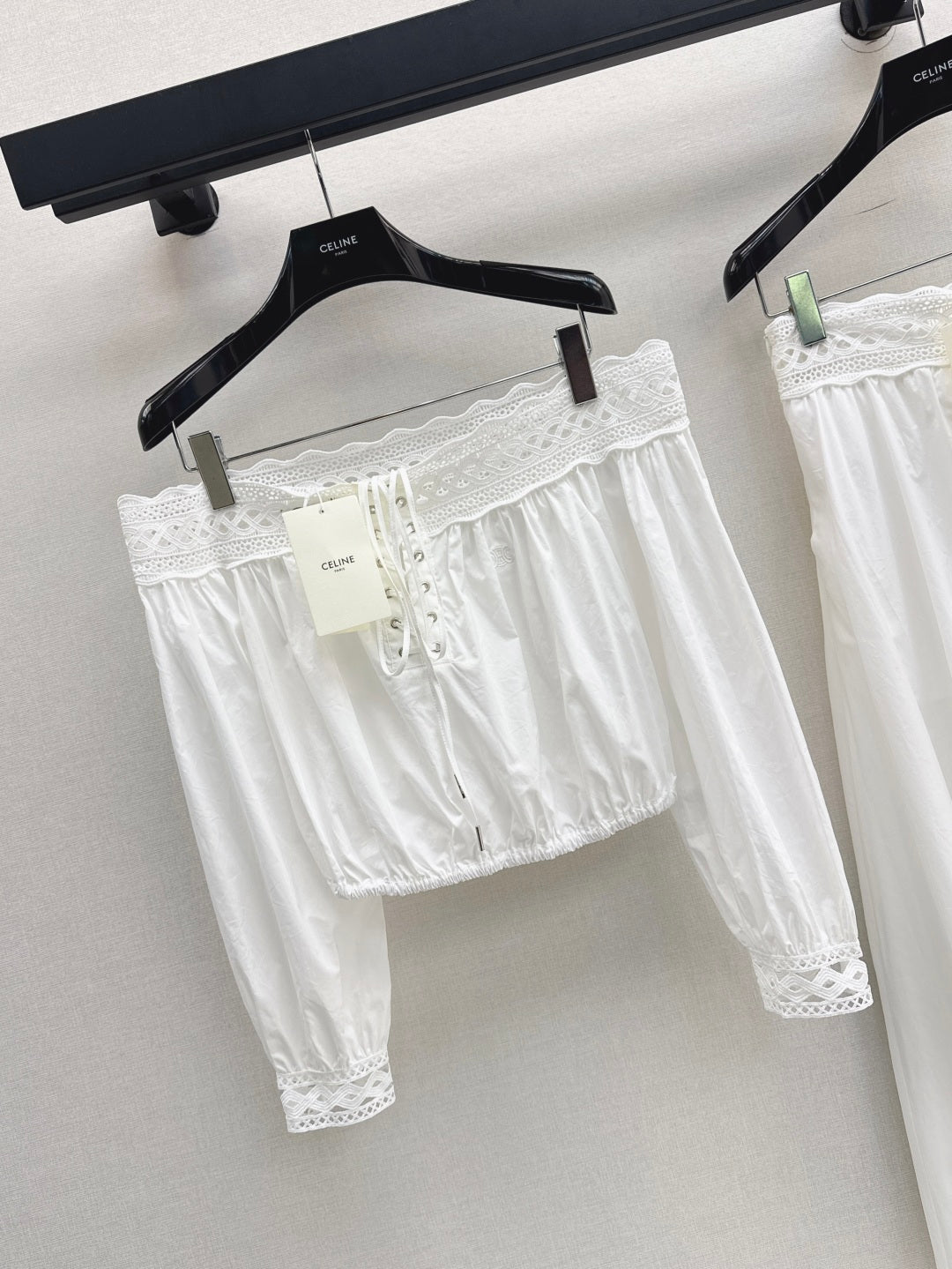 Celi 25ss off-shoulder shirt