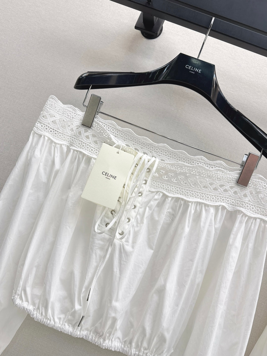 Celi 25ss off-shoulder shirt