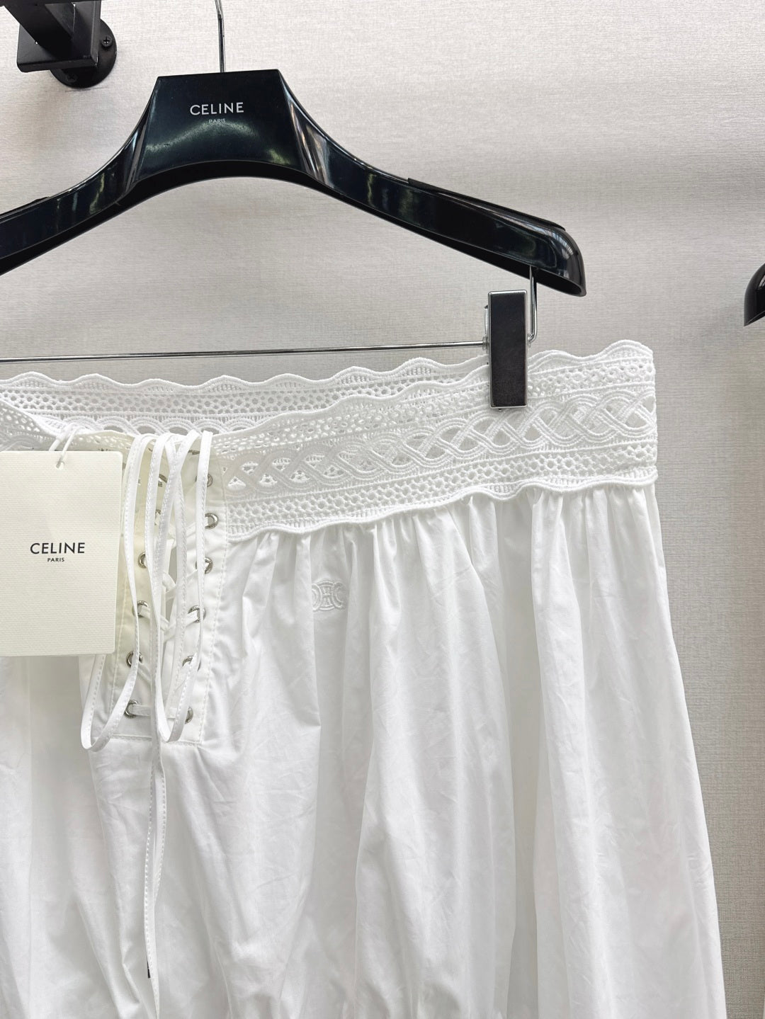 Celi 25ss off-shoulder shirt