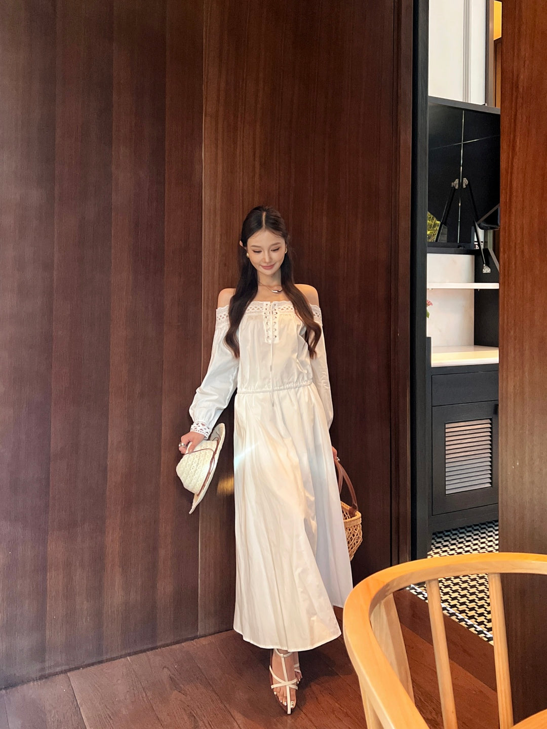 Celi 25ss off-shoulder shirt