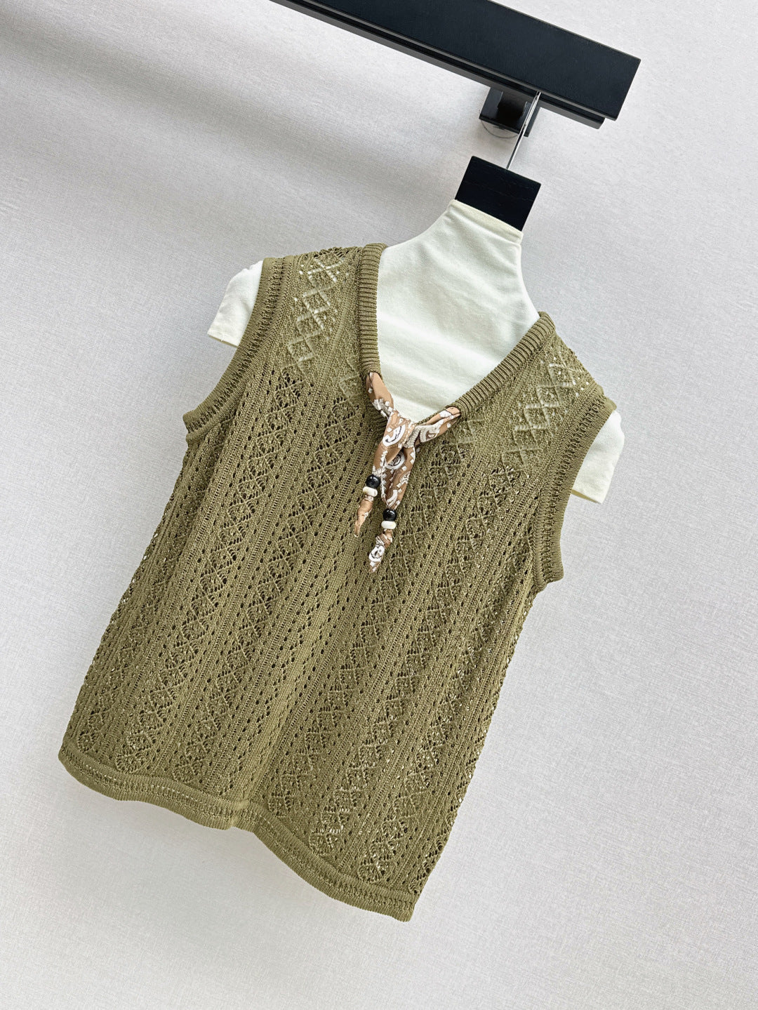 Miu 25ss scarf knit vest