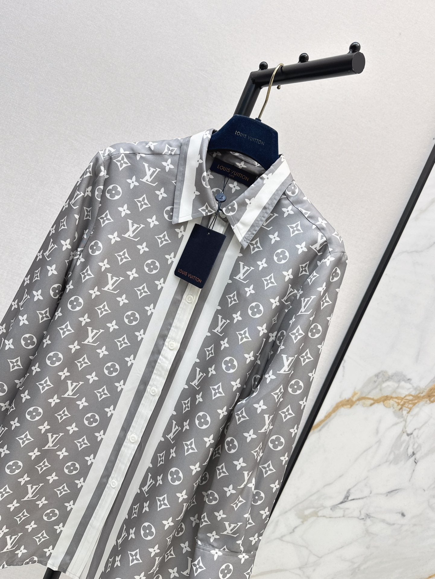 Louis 25ss silk shirt