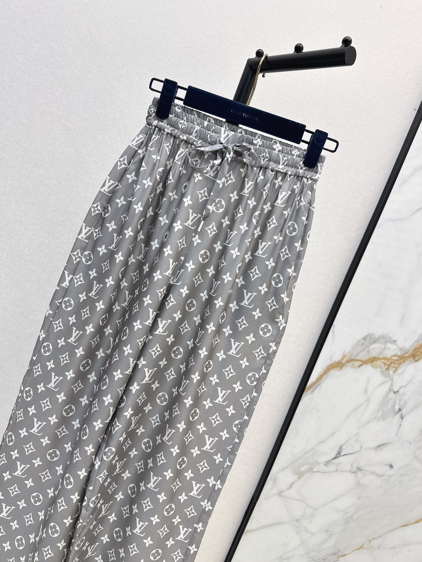 Louis 25ss silk pants
