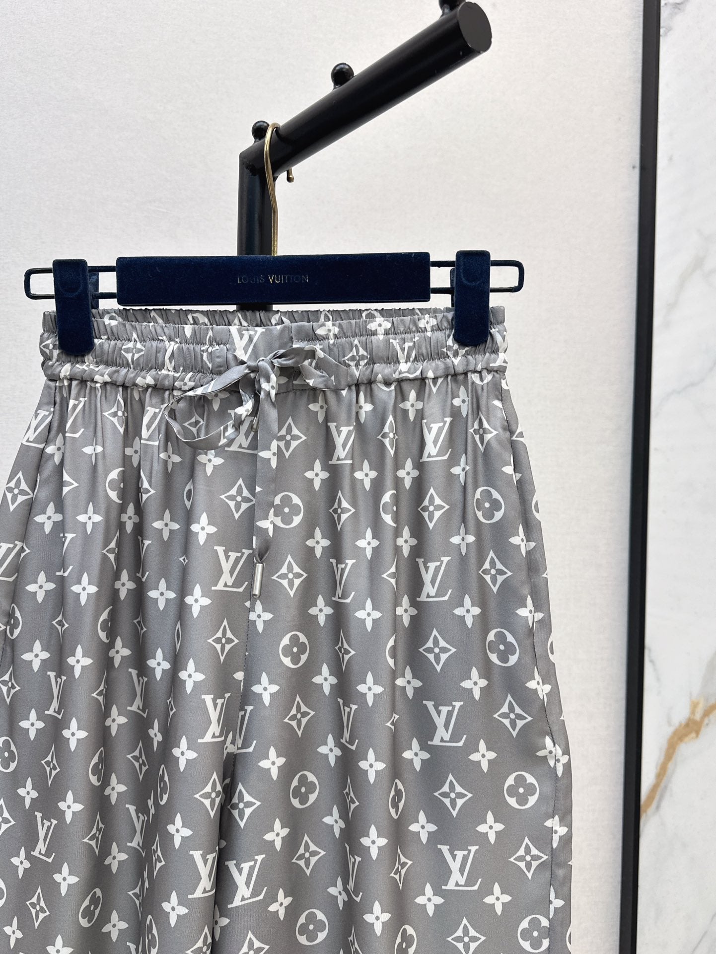 Louis 25ss silk pants