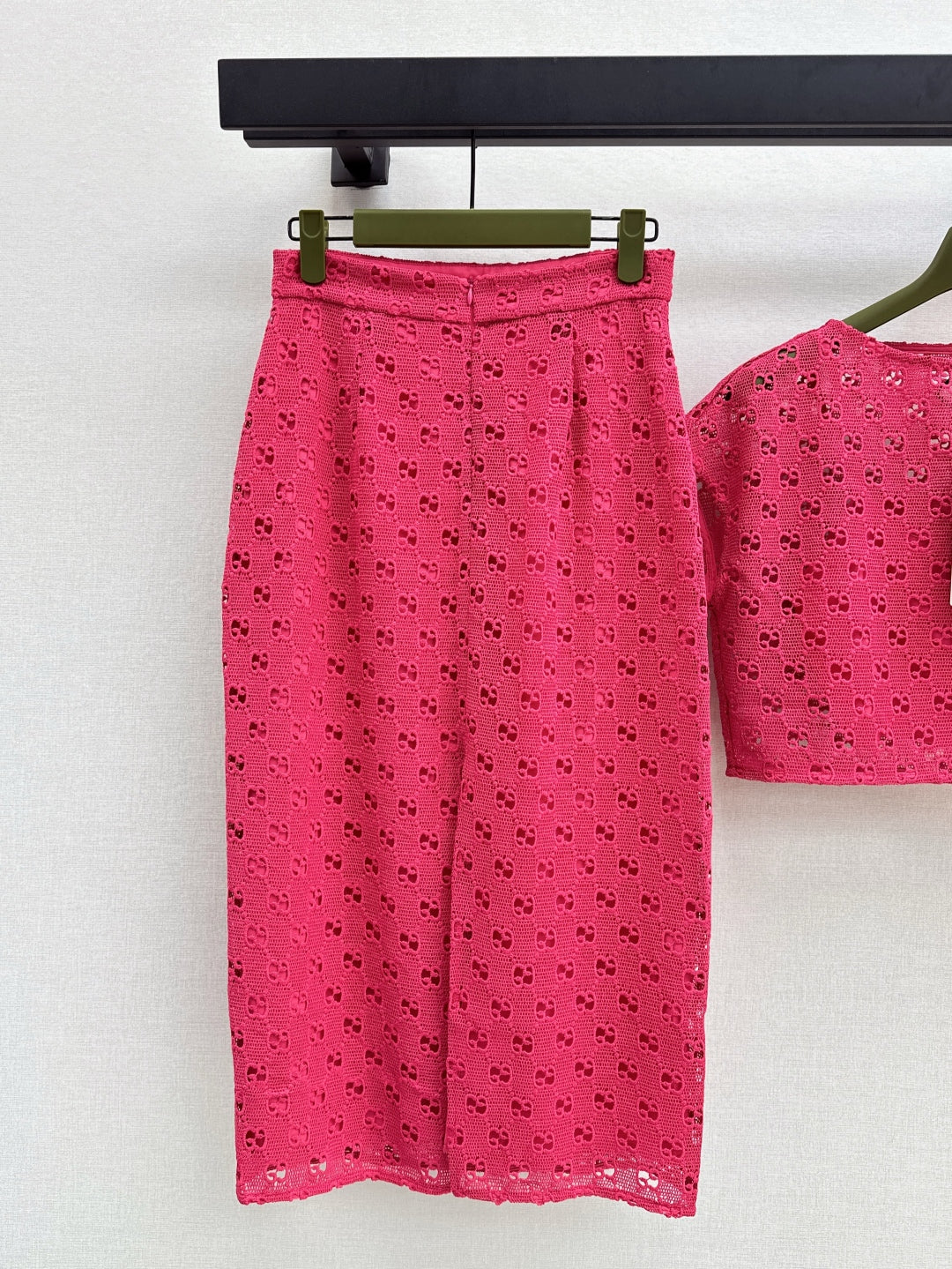 Guc 25ss hollow suit