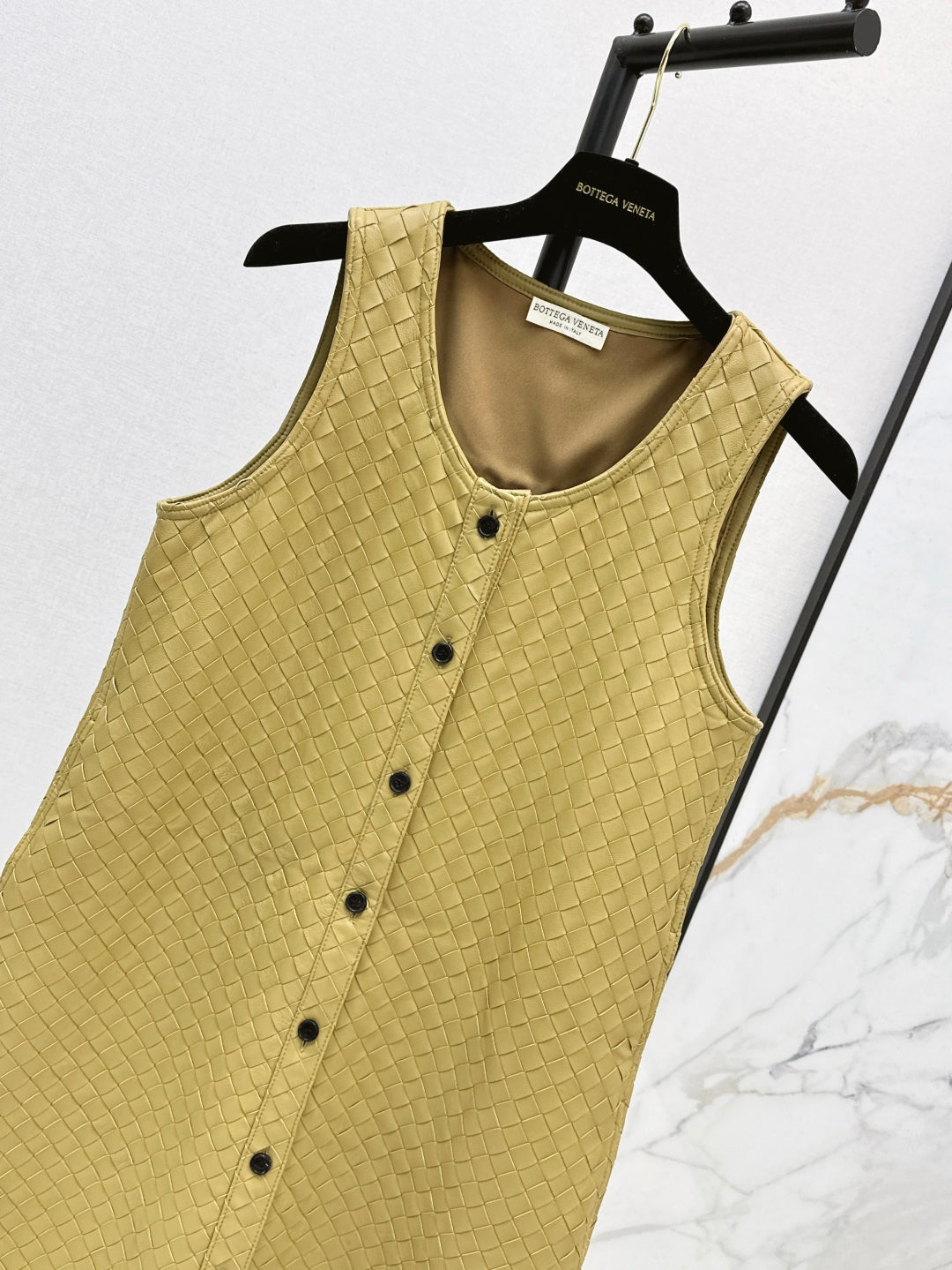 Bottega 25ss sleeveless leather jacket