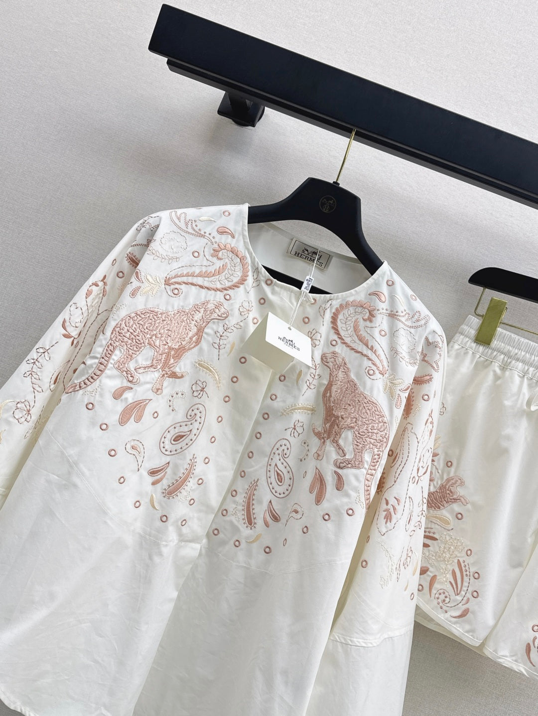 Herm 25fw embroidered suit