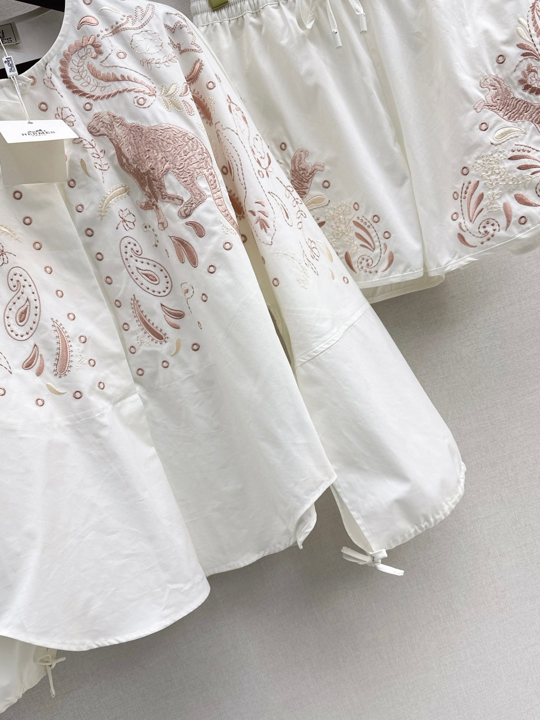 Herm 25fw embroidered suit