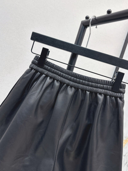 Loro 25fw leather short