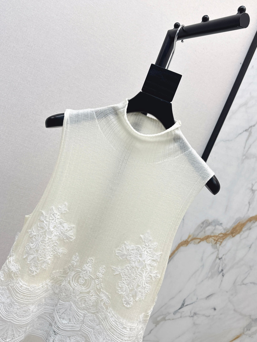 Es 25fw lace knit vest