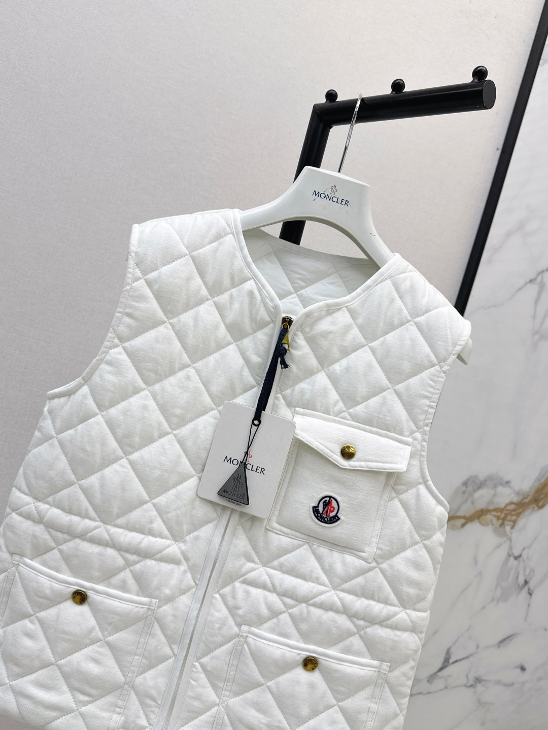 Monc 25fw down vest
