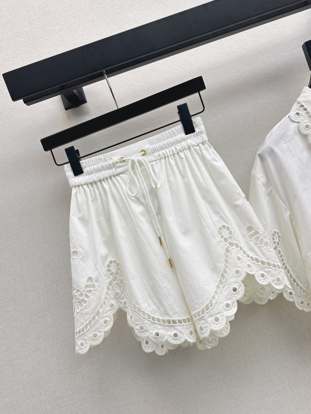 Zimm 25ss embroidered short