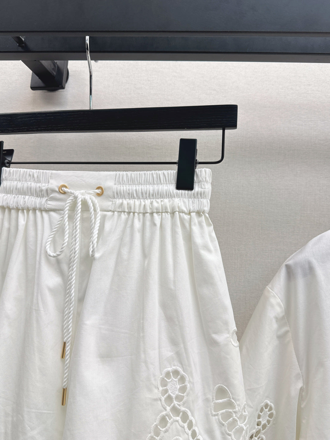 Zimm 25ss embroidered short