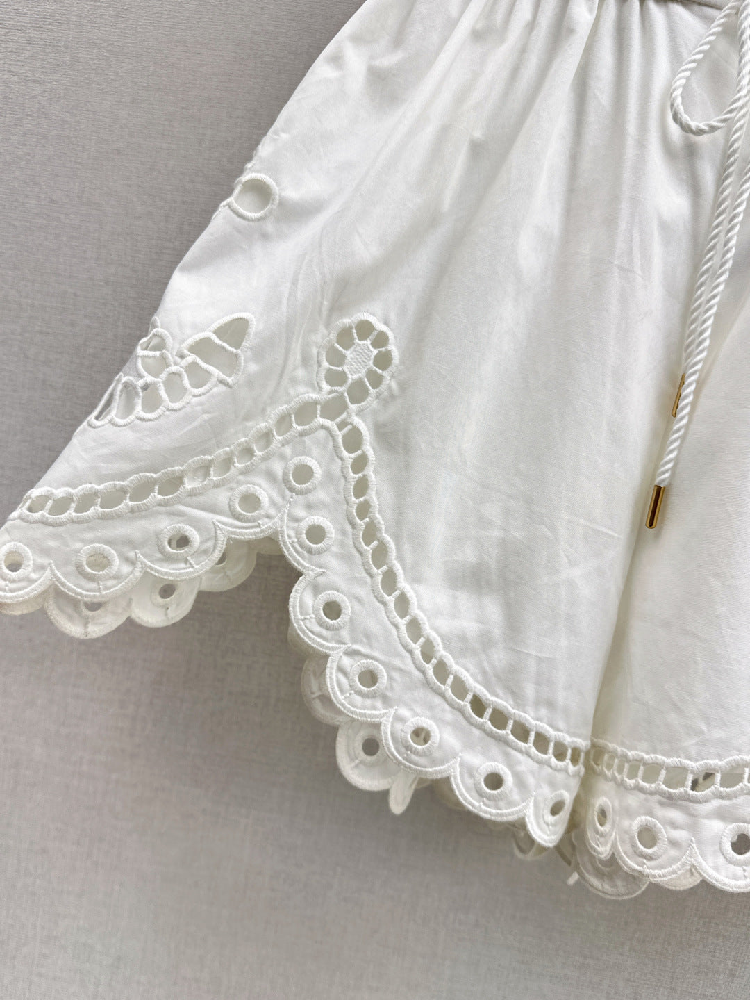 Zimm 25ss embroidered short