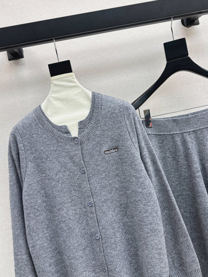Max 25fw knitted suit