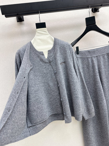 Max 25fw knitted suit