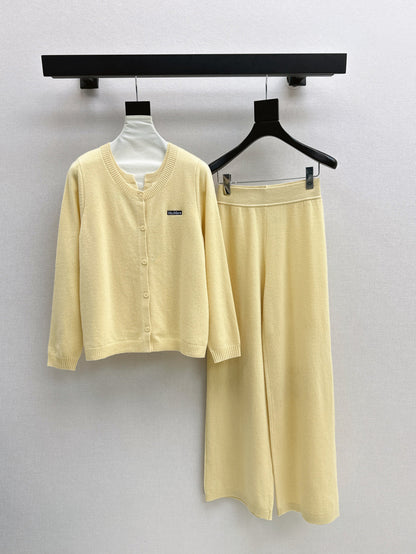 Max 25fw knitted suit