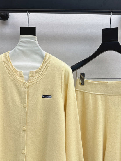 Max 25fw knitted suit