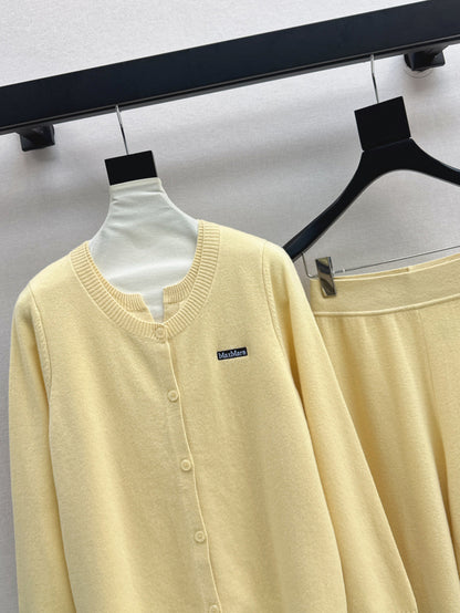 Max 25fw knitted suit