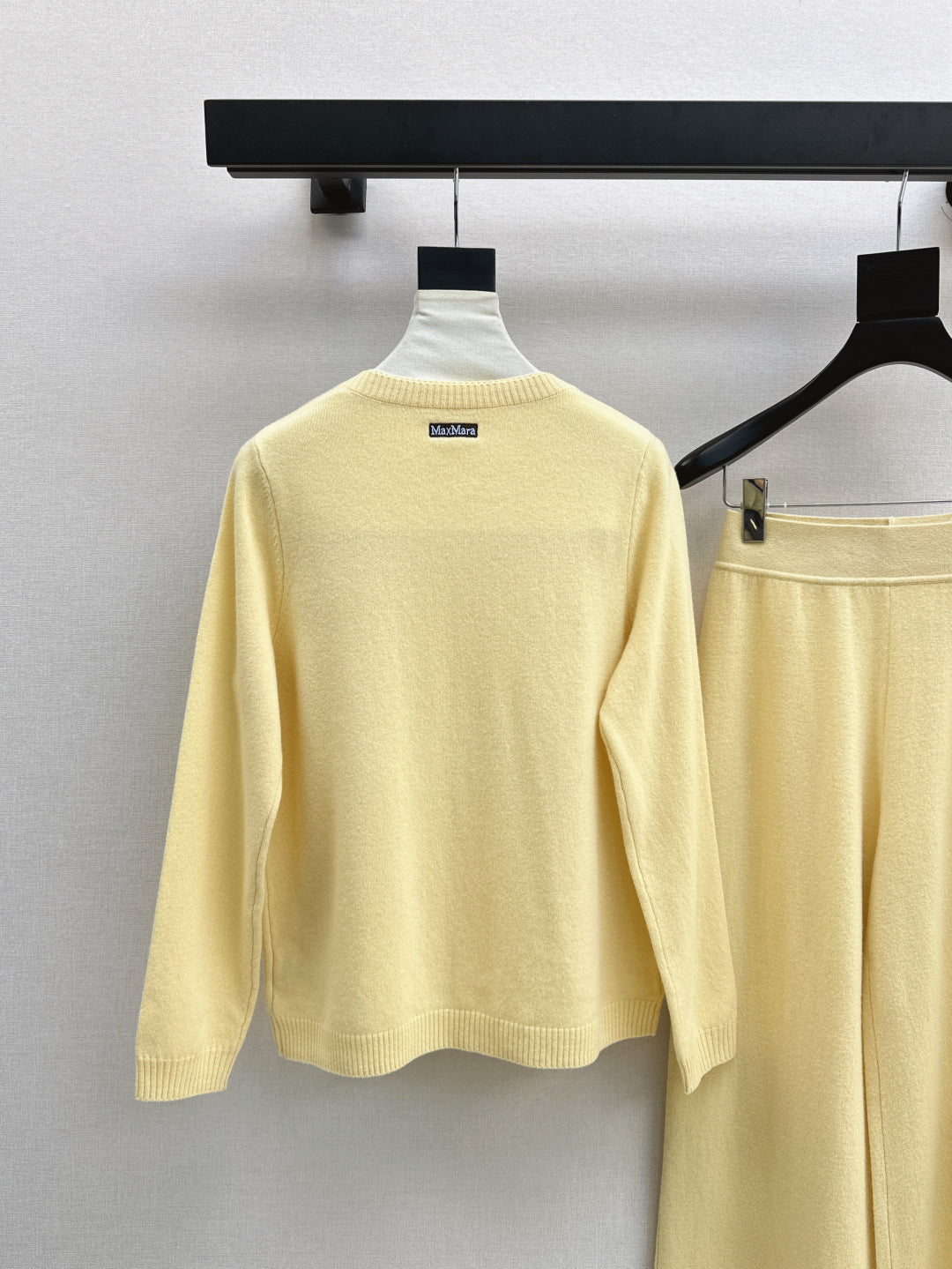 Max 25fw knitted suit