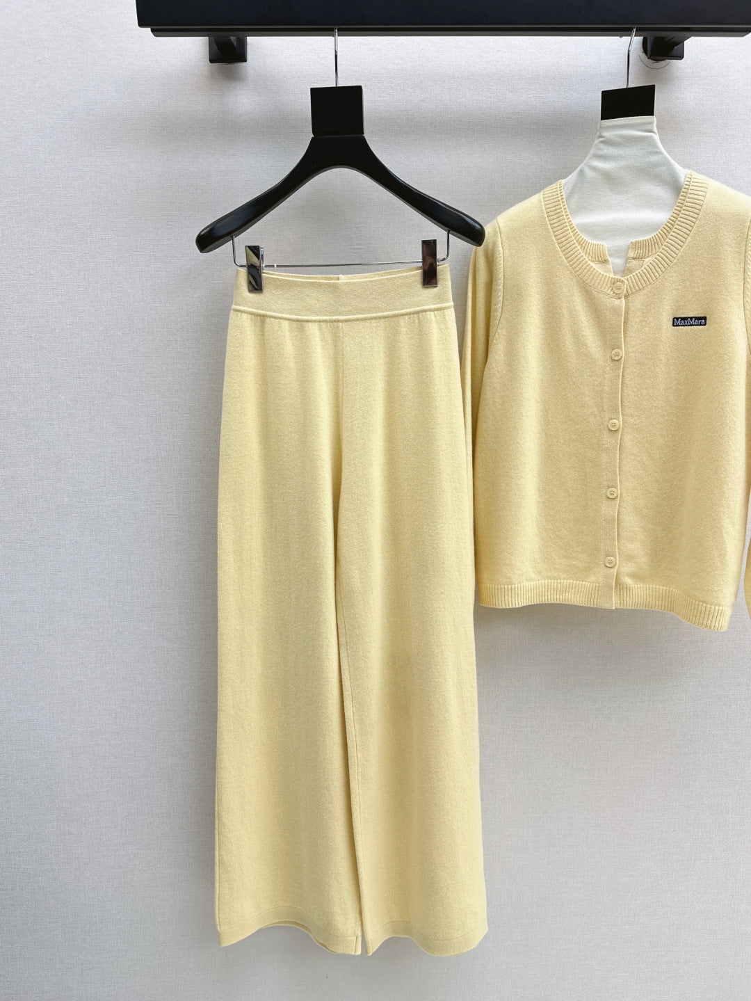 Max 25fw knitted suit